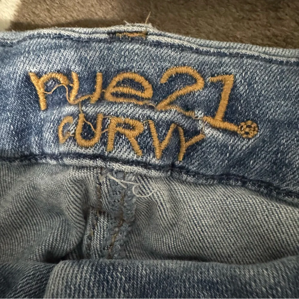 Rue21 Curvy Distressed Skinny Jeans - Picture 3 of 5